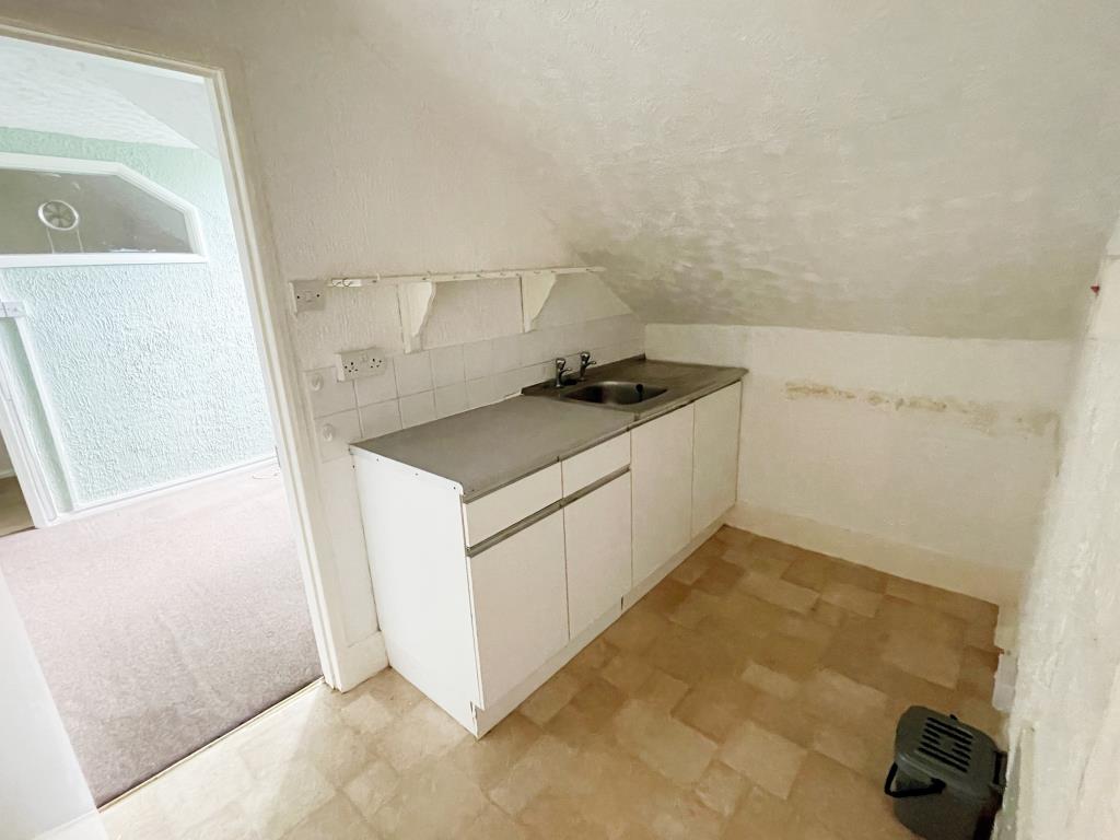 Lot: 116 - MIXED USE INVESTMENT - TWO SHOPS, FOUR FLATS AND GARAGE WITH POTENTIAL -